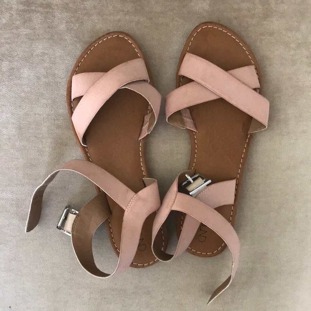 NWOT Abound sandals like new